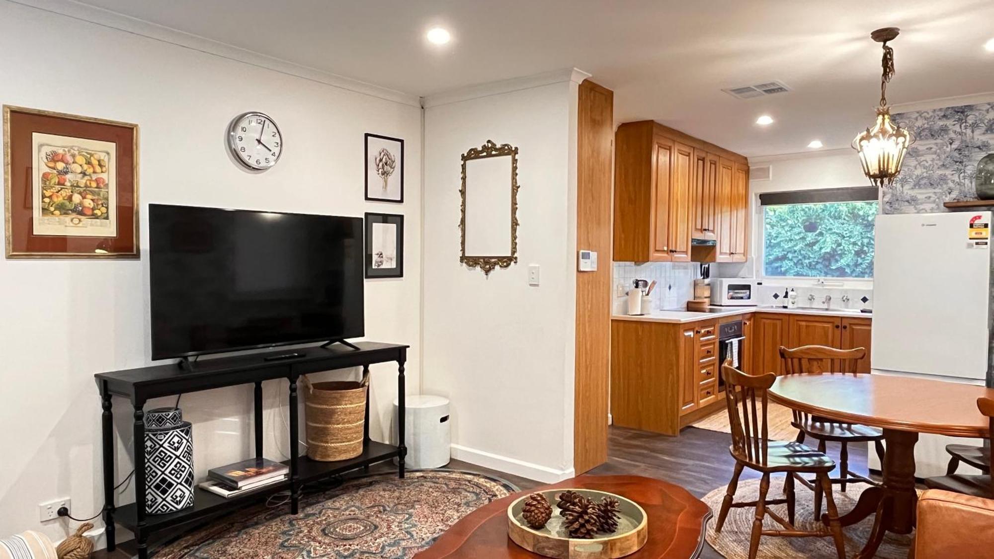 Cozy Lovely Flat 3km To Cbd Apartment